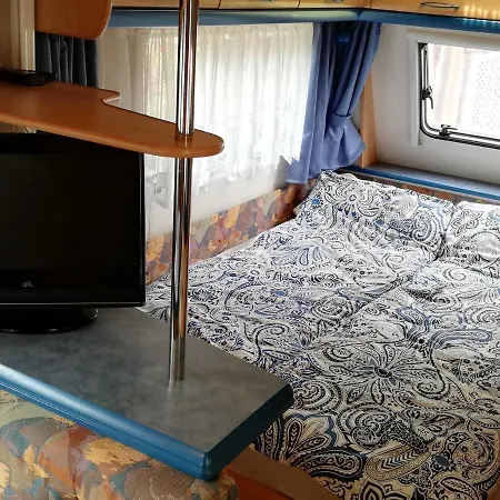 Nyaraló Urlaub Im Modernen Wohnwagen Direk Lichtenberg