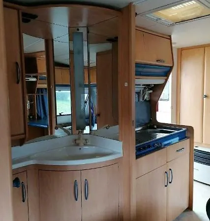 Nyaraló Urlaub Im Modernen Wohnwagen Direk *