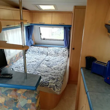 Urlaub Im Modernen Wohnwagen Direk Lichtenberg