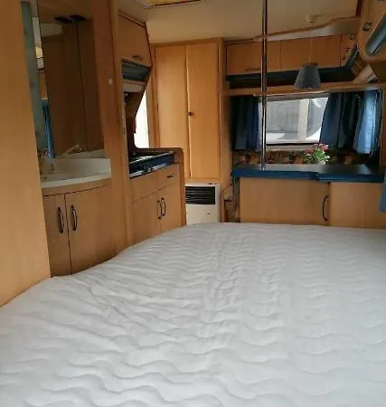 Urlaub Im Modernen Wohnwagen Direk Lichtenberg