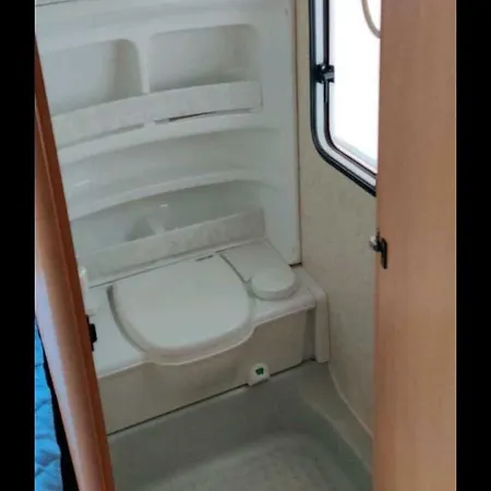 Urlaub Im Modernen Wohnwagen Direk Nyaraló